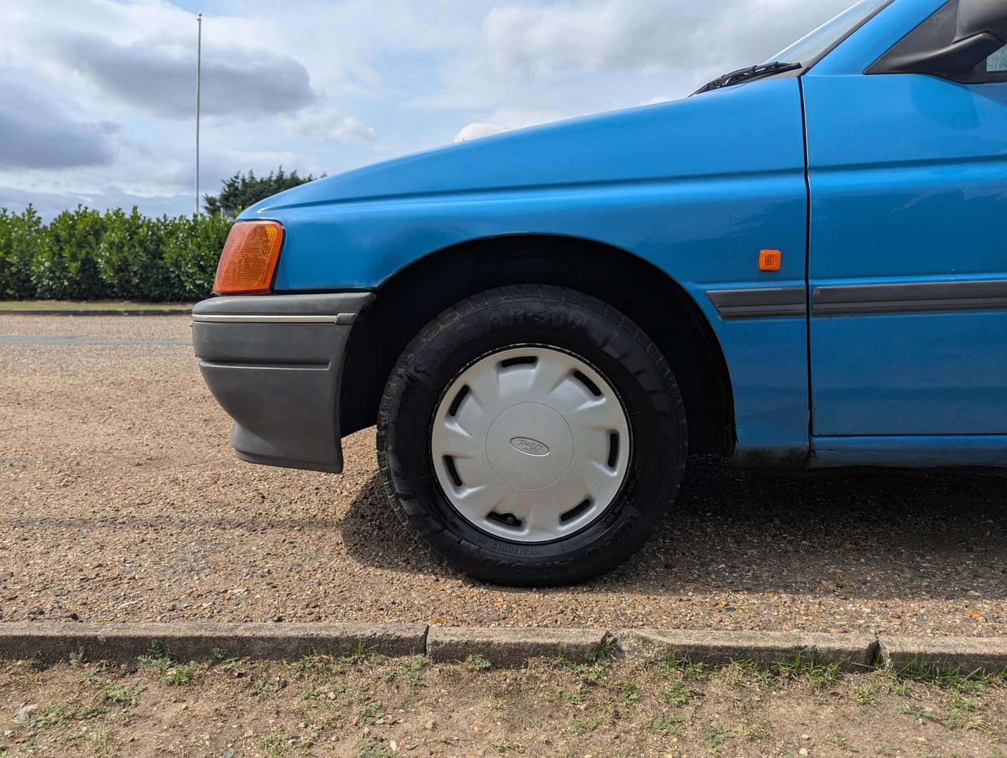 <p>1991 FORD ESCORT L</p>