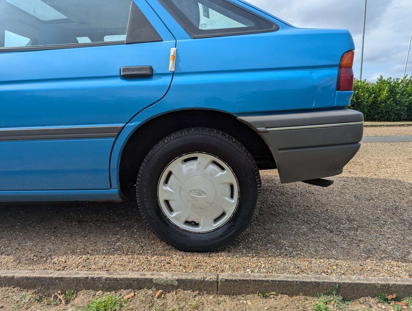 <p>1991 FORD ESCORT L</p>