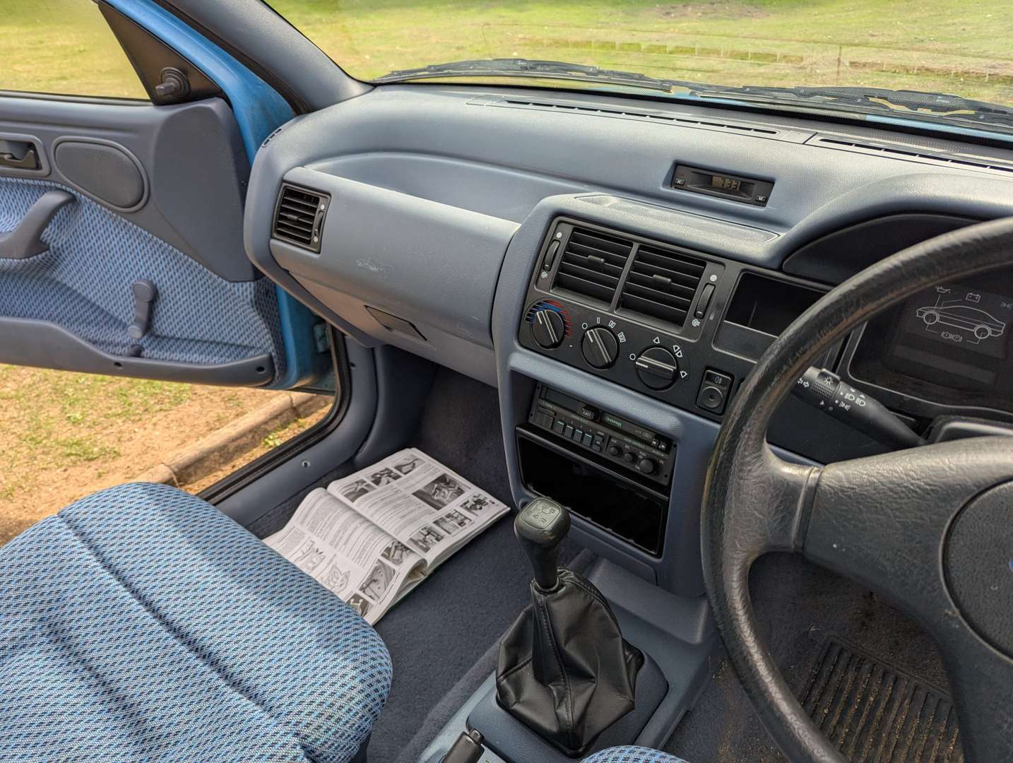 <p>1991 FORD ESCORT L</p>