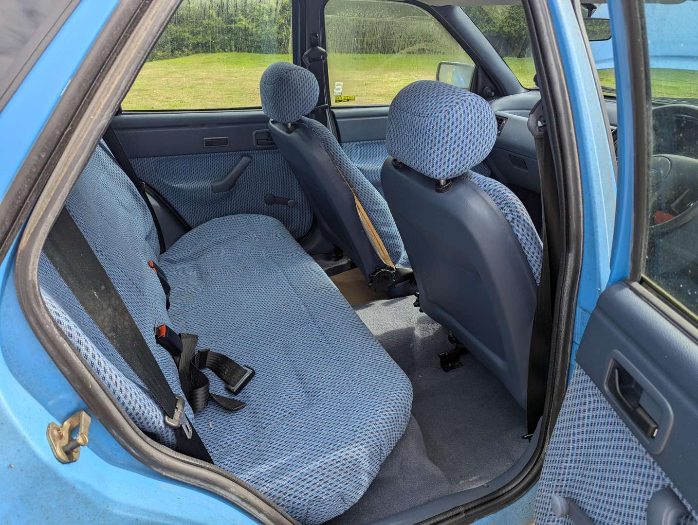 <p>1991 FORD ESCORT L</p>