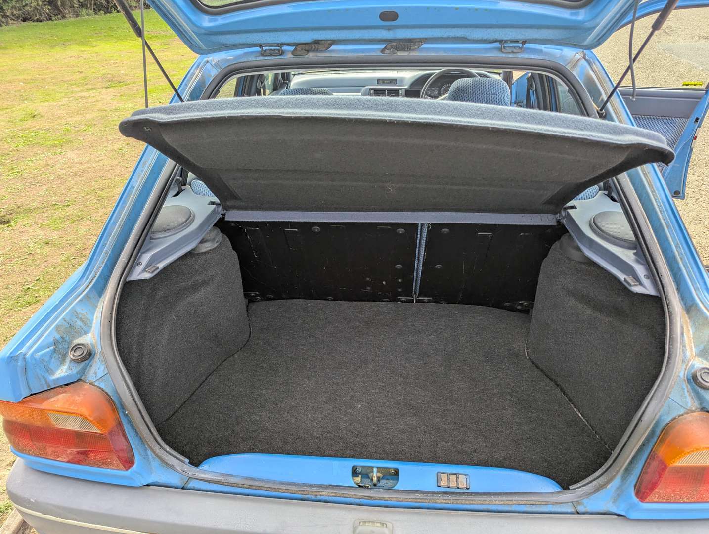 <p>1991 FORD ESCORT L</p>