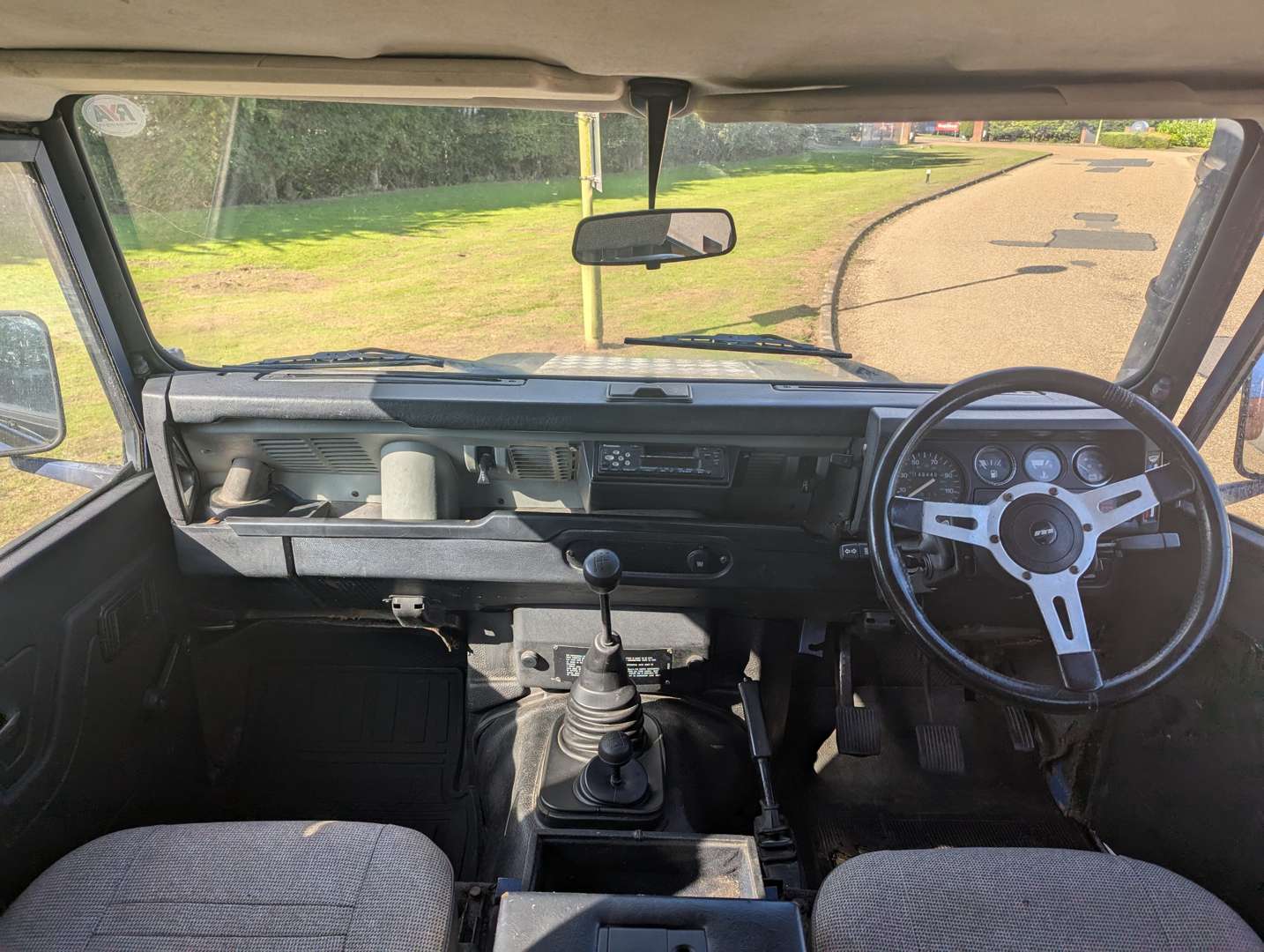 <p>LAND ROVER 90</p>