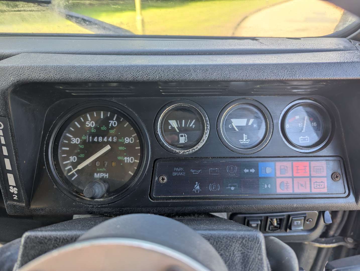 <p>LAND ROVER 90</p>