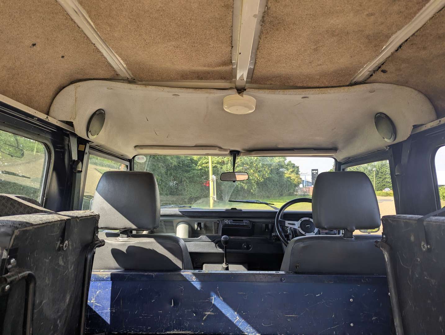 <p>LAND ROVER 90</p>