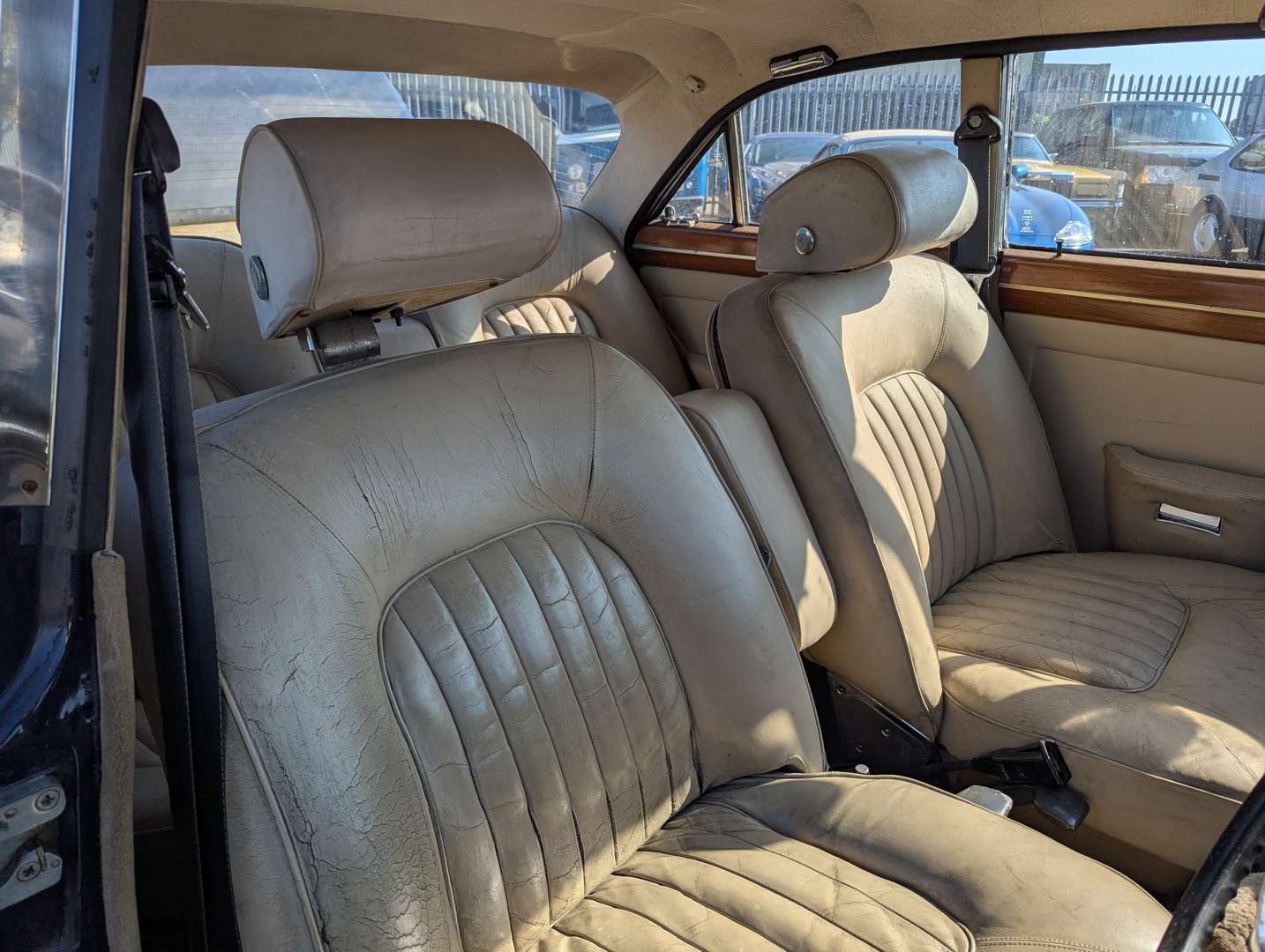 <p>1971 ROVER P5 3.5 COUPE</p>