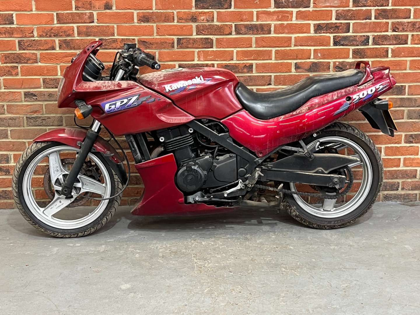 <p>1995 KAWASAKI GPZ 500S</p>