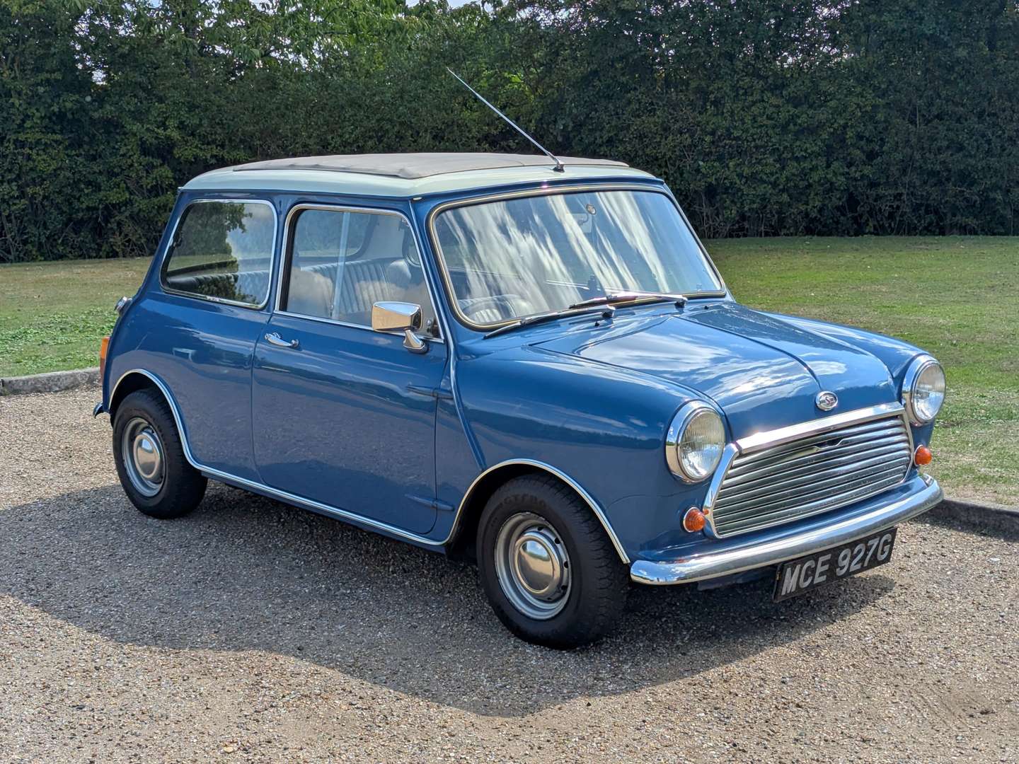 <p>1969 MORRIS MINI COOPER S</p>