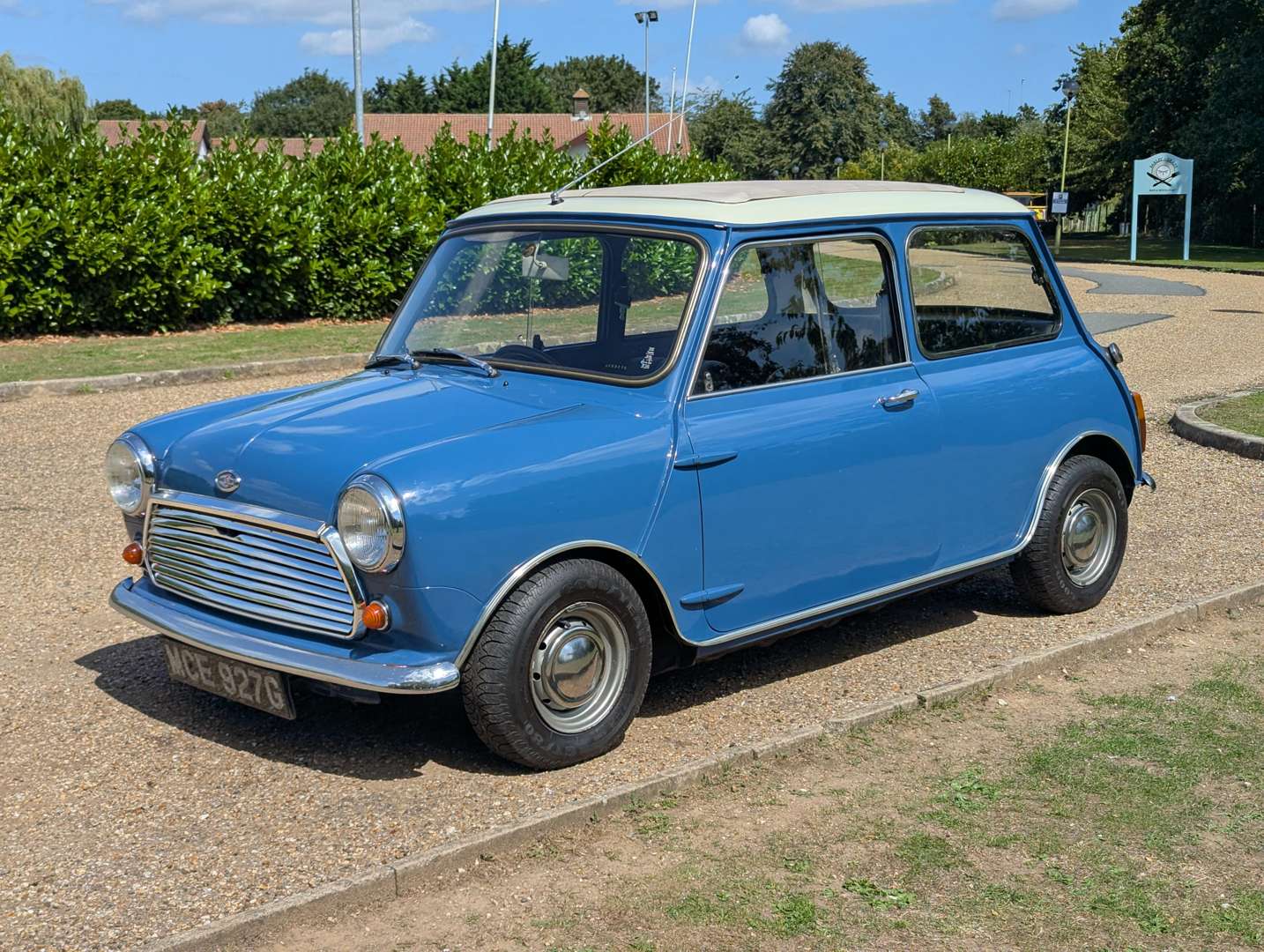 <p>1969 MORRIS MINI COOPER S</p>