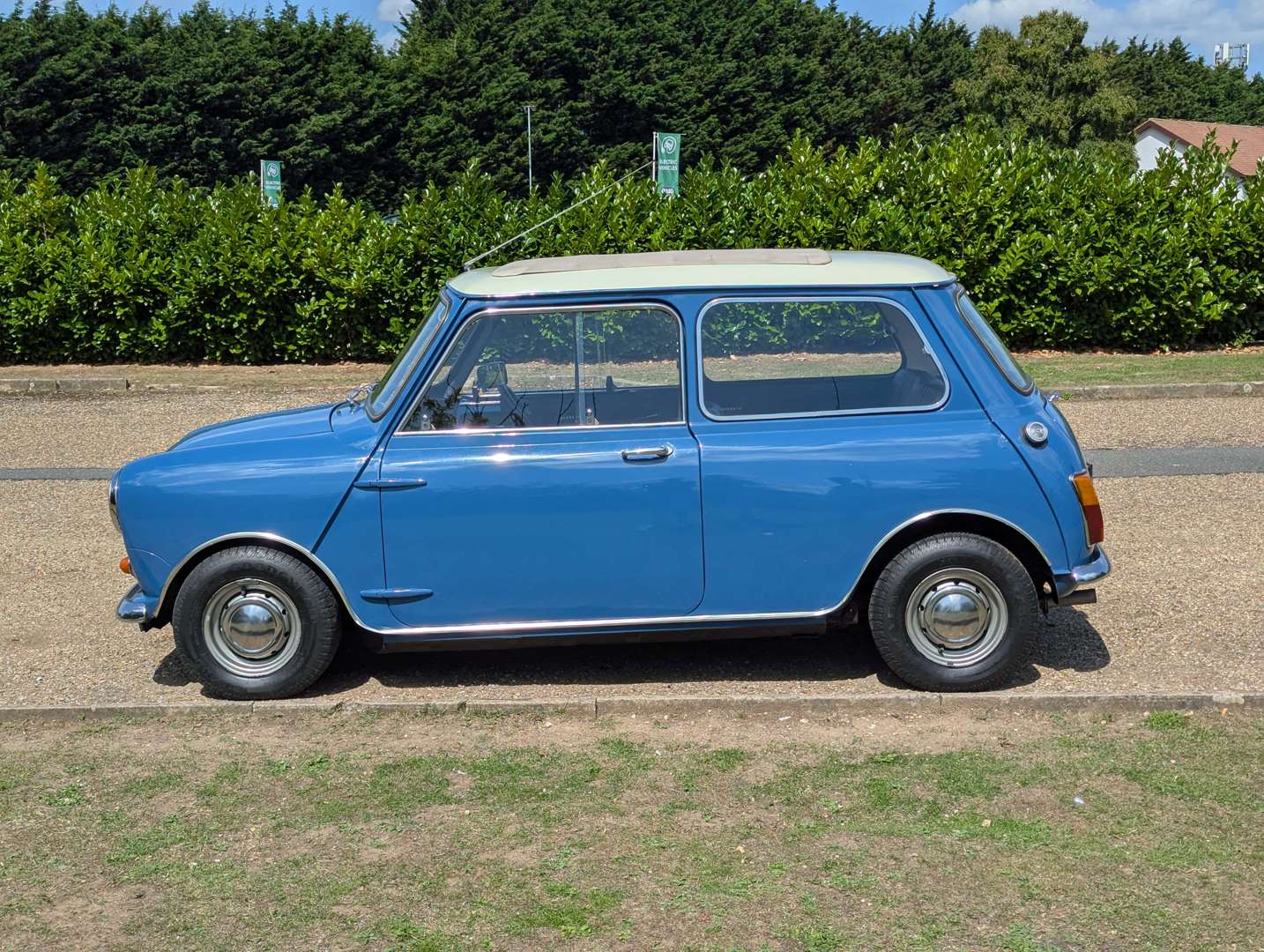 <p>1969 MORRIS MINI COOPER S</p>