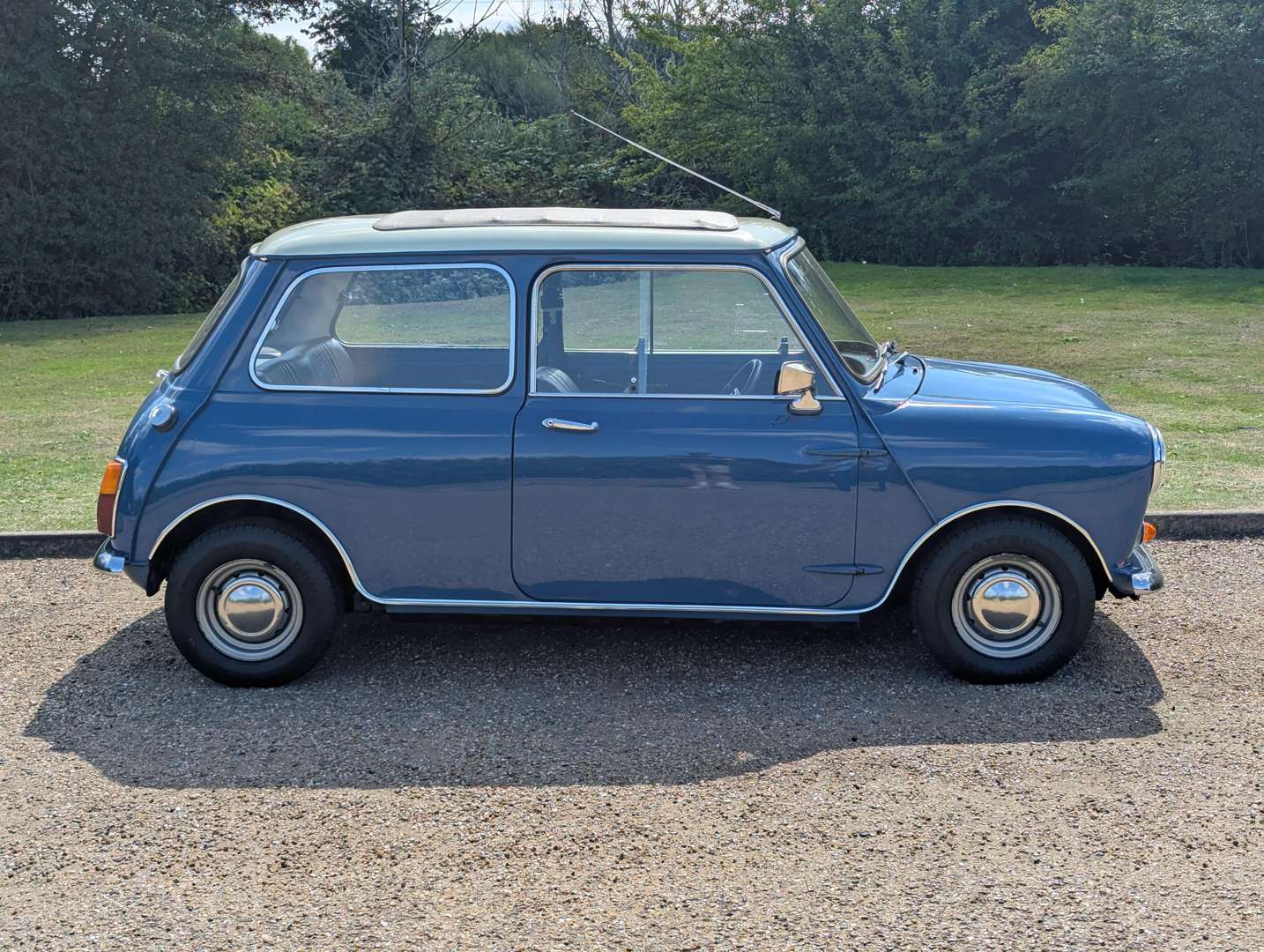 <p>1969 MORRIS MINI COOPER S</p>