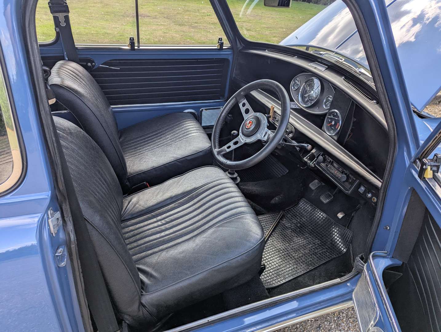 <p>1969 MORRIS MINI COOPER S</p>