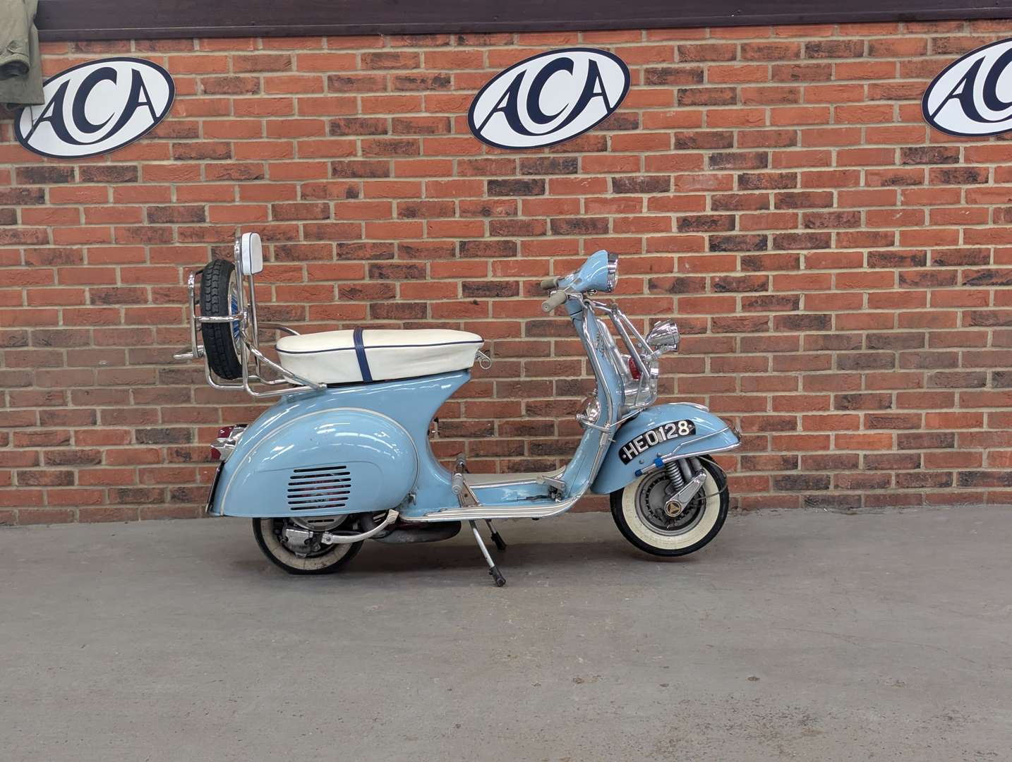 <p>1961 VESPA SPORTIQUE</p>