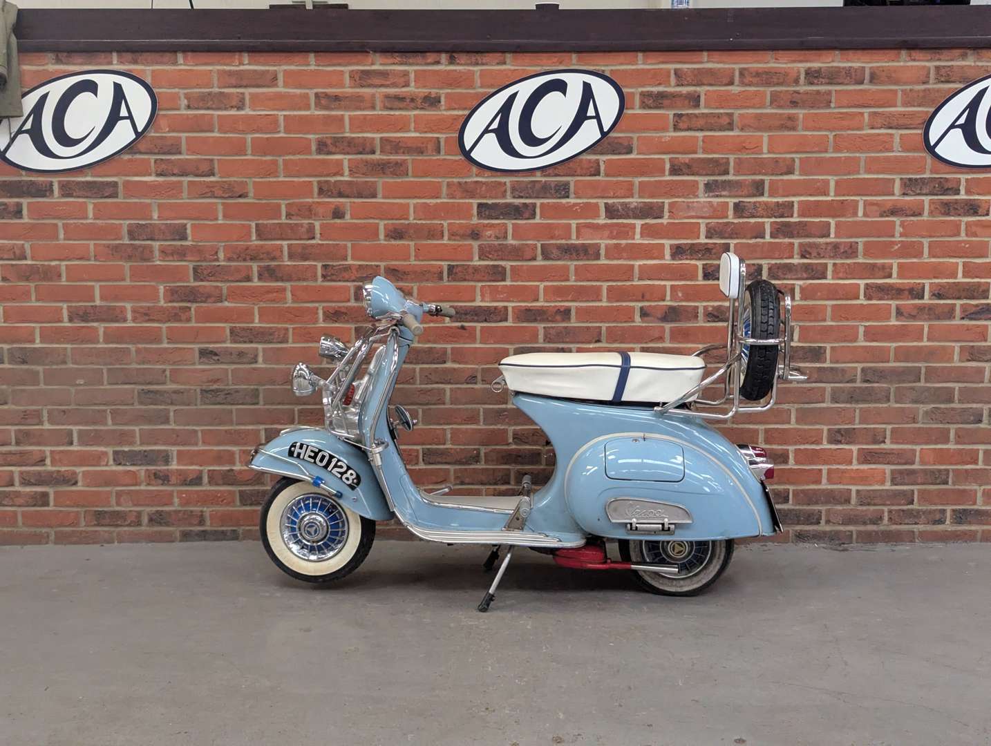<p>1961 VESPA SPORTIQUE</p>
