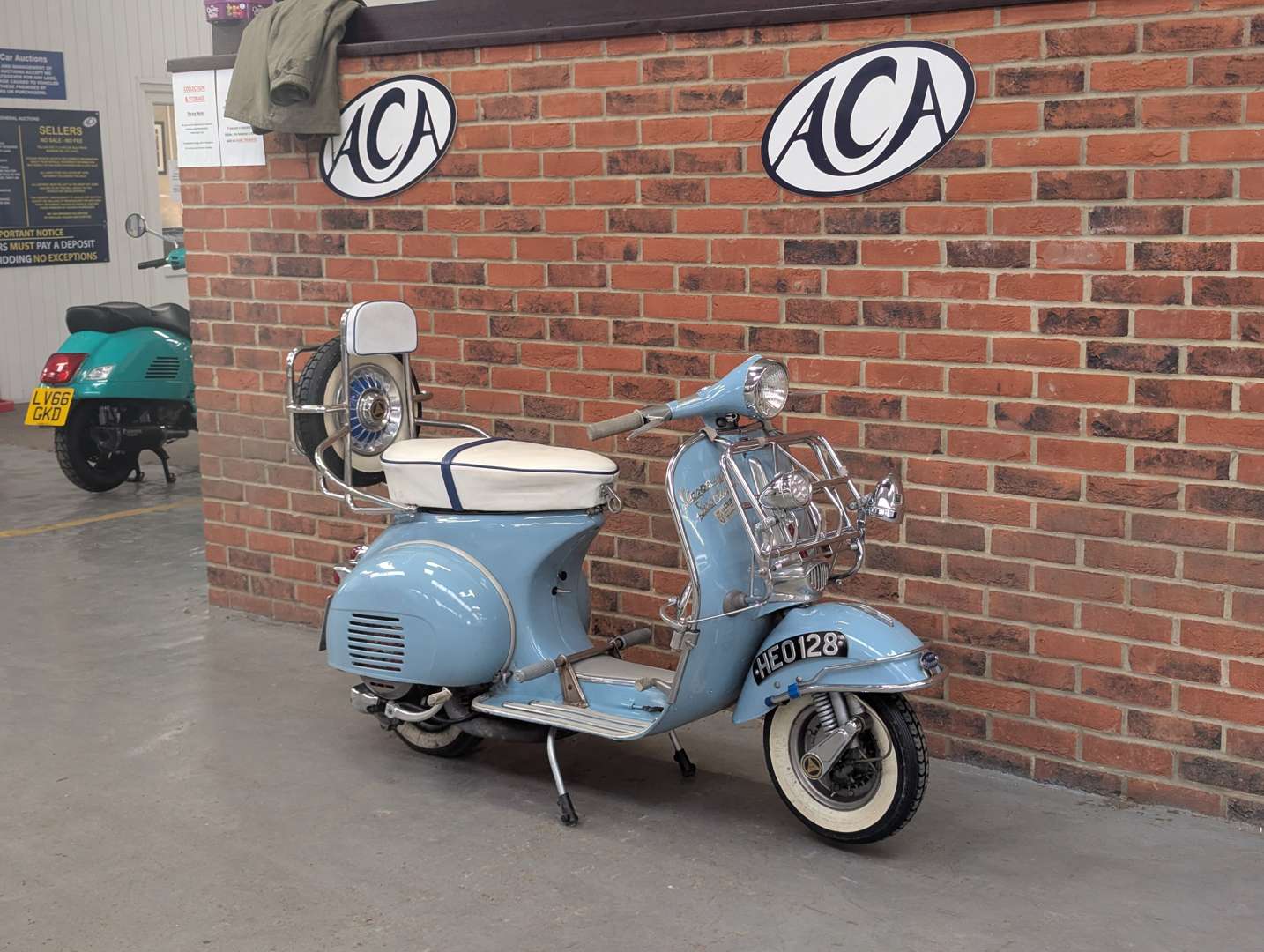 <p>1961 VESPA SPORTIQUE</p>