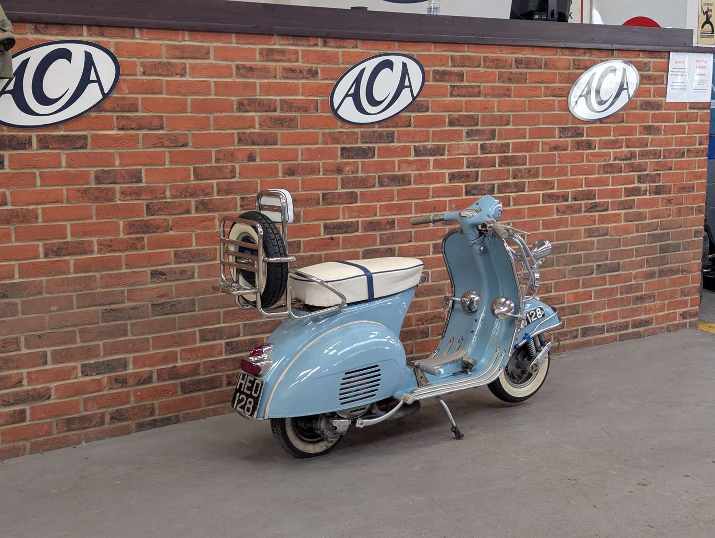 <p>1961 VESPA SPORTIQUE</p>