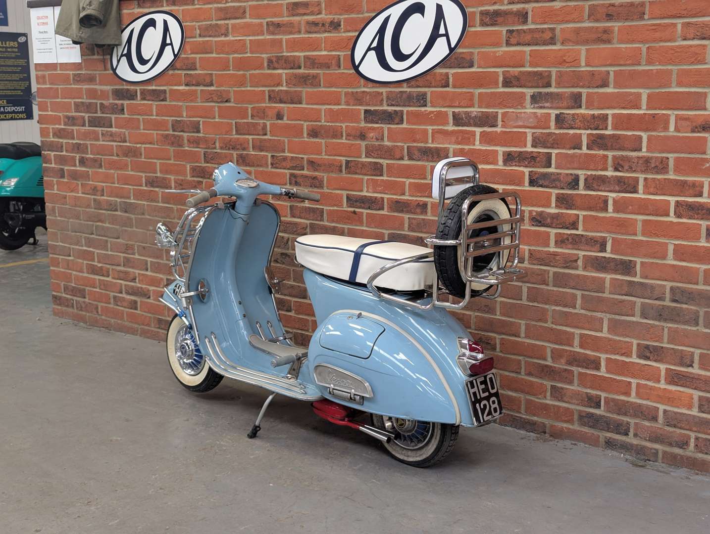 <p>1961 VESPA SPORTIQUE</p>