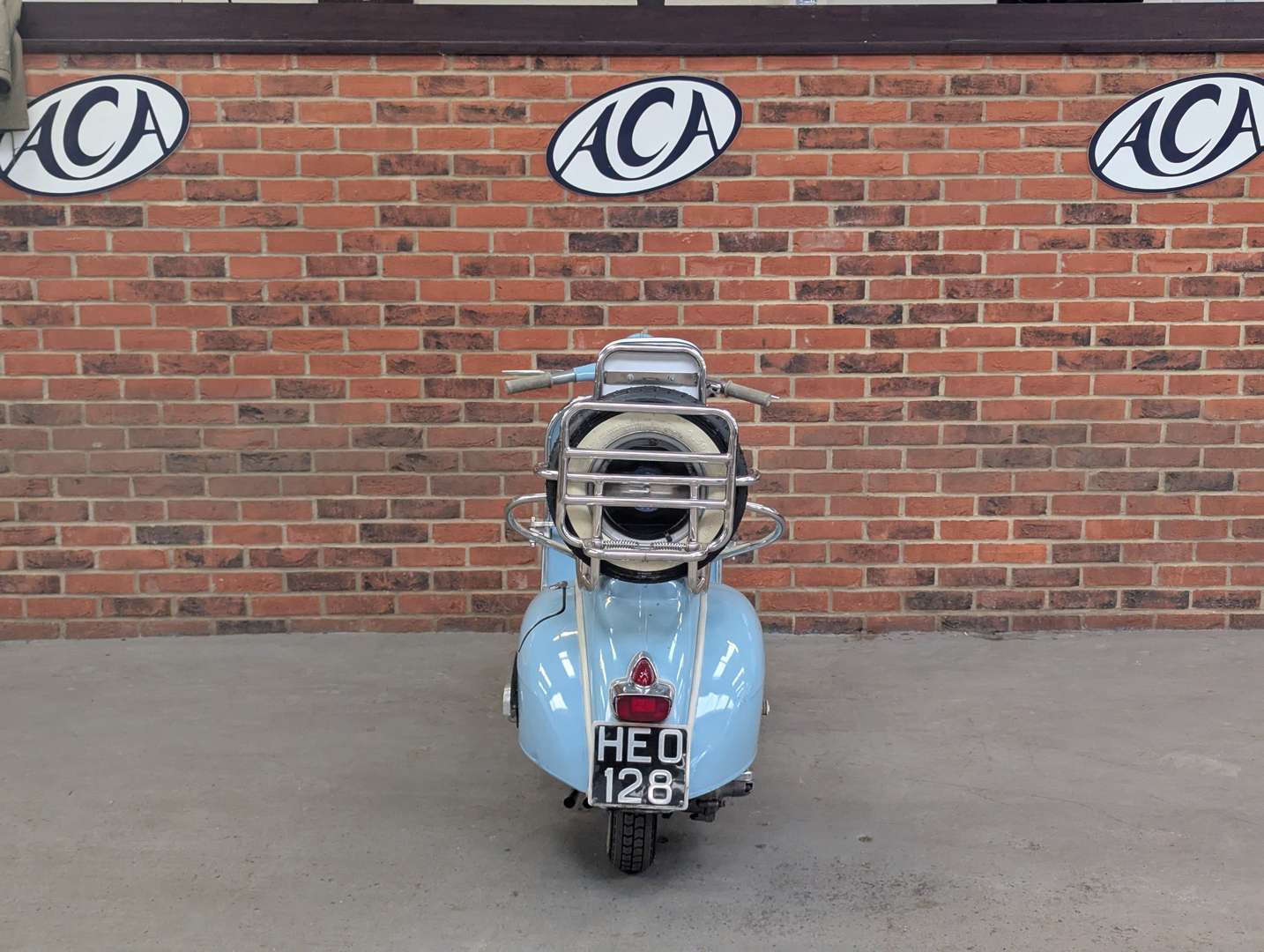 <p>1961 VESPA SPORTIQUE</p>