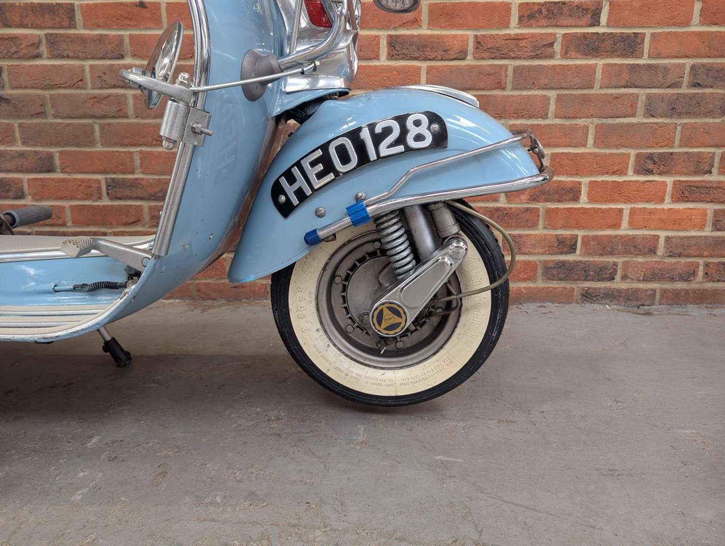 <p>1961 VESPA SPORTIQUE</p>