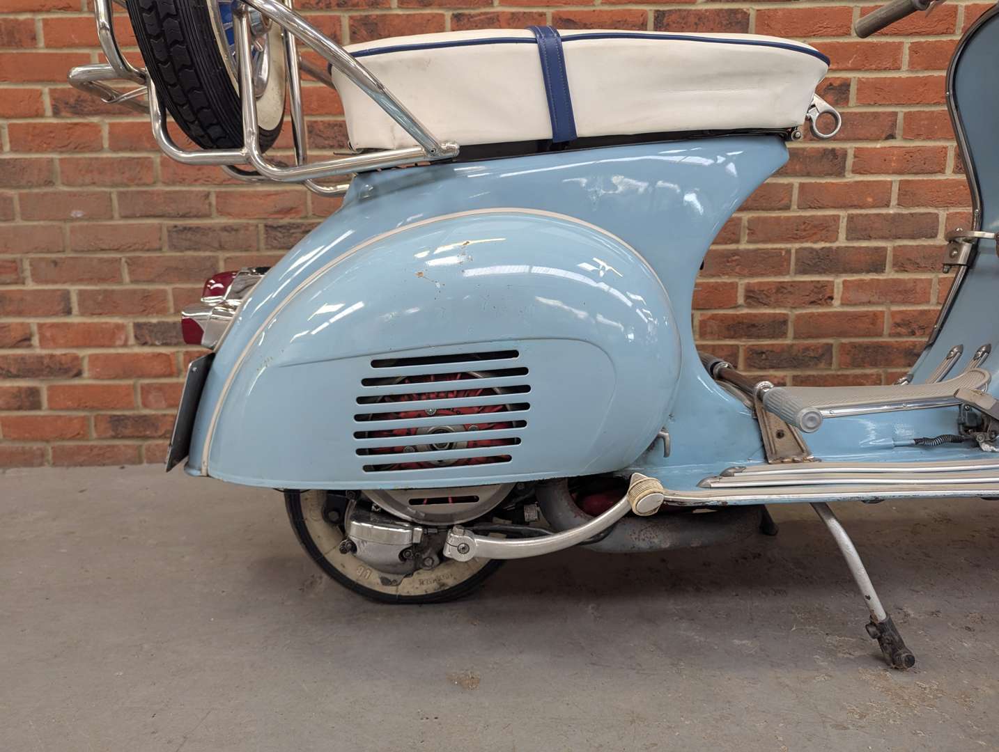 <p>1961 VESPA SPORTIQUE</p>