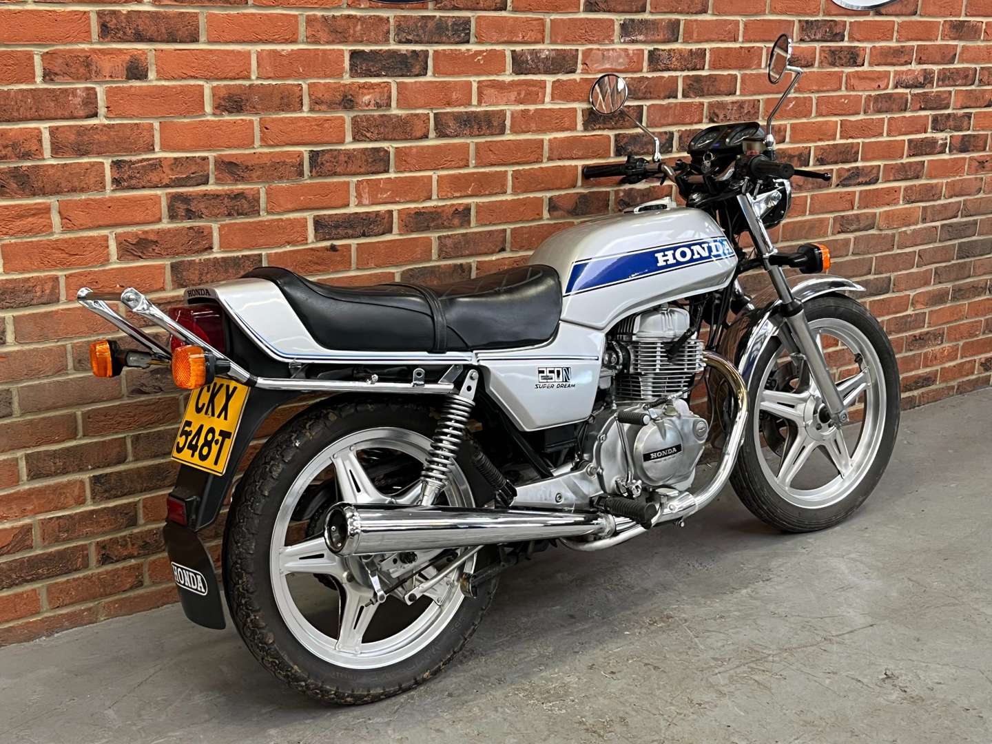 <p>1978 HONDA SUPERDREAM</p>