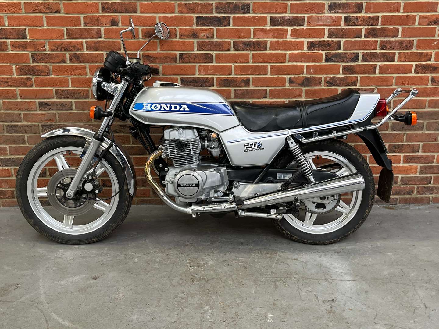 <p>1978 HONDA SUPERDREAM</p>