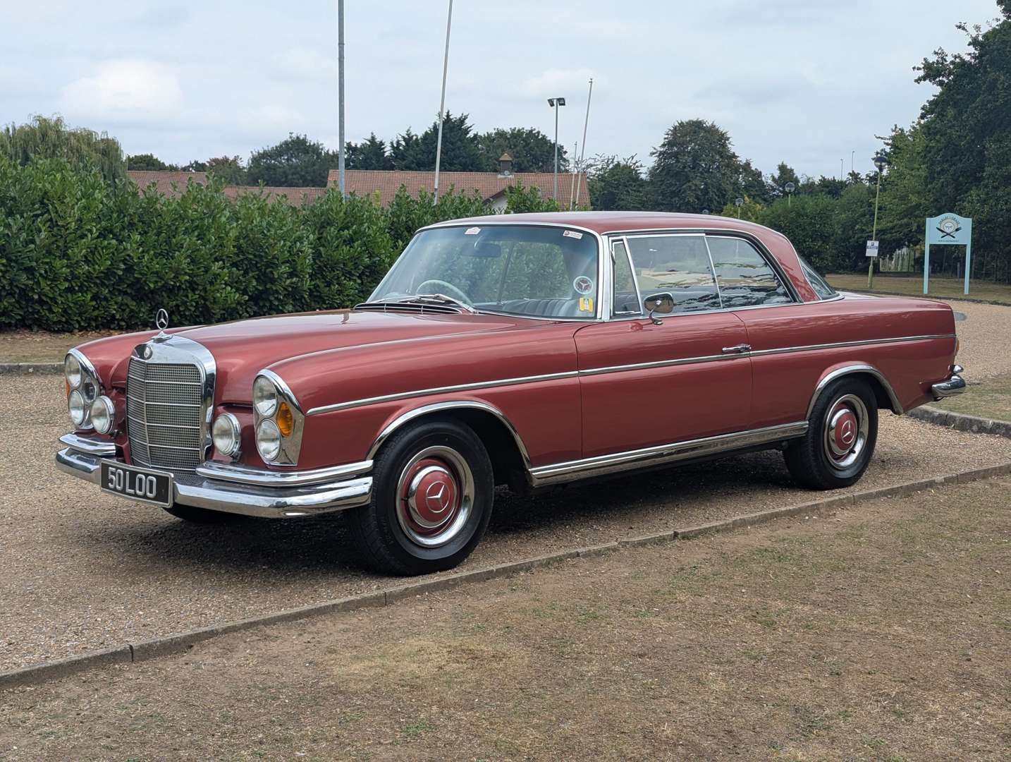 <p>1966 MERCEDES 300 SE COUPE</p>