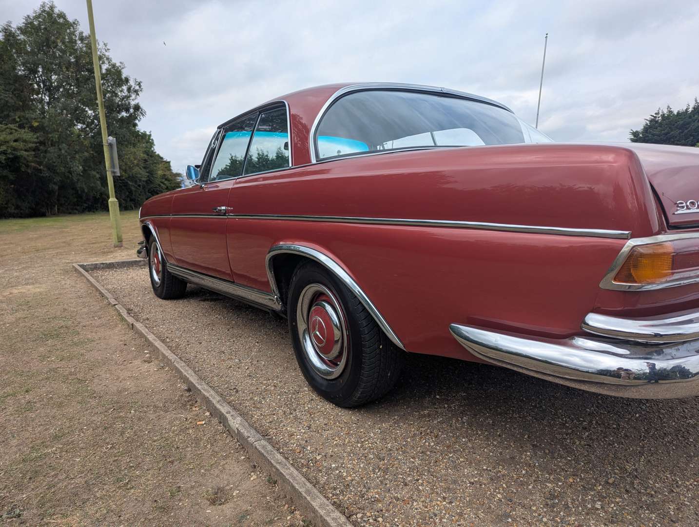 <p>1966 MERCEDES 300 SE COUPE</p>