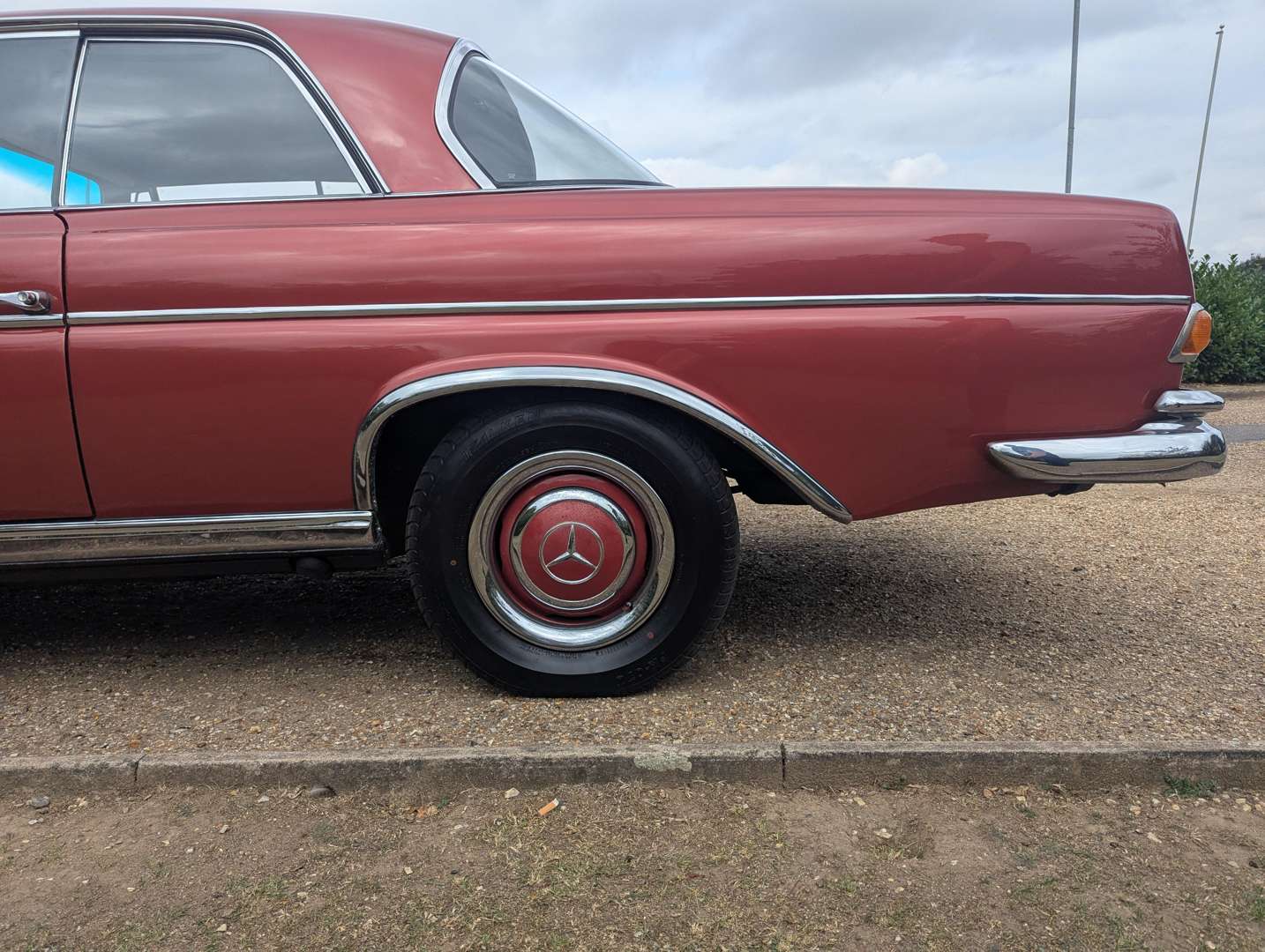 <p>1966 MERCEDES 300 SE COUPE</p>