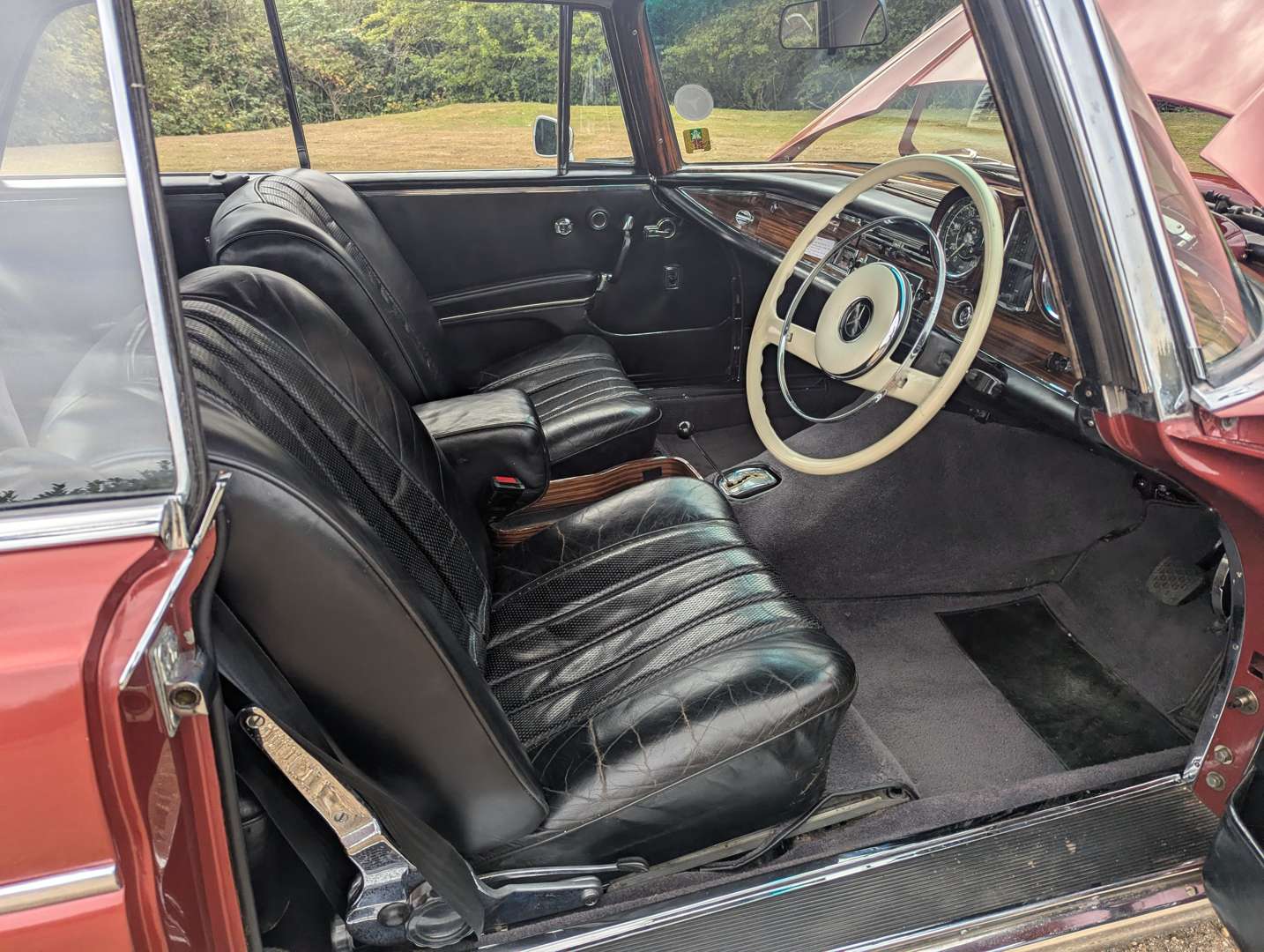 <p>1966 MERCEDES 300 SE COUPE</p>