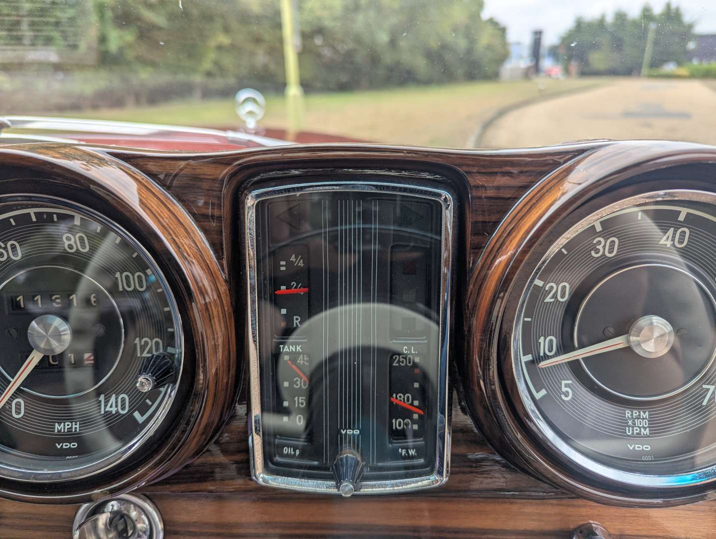 <p>1966 MERCEDES 300 SE COUPE</p>