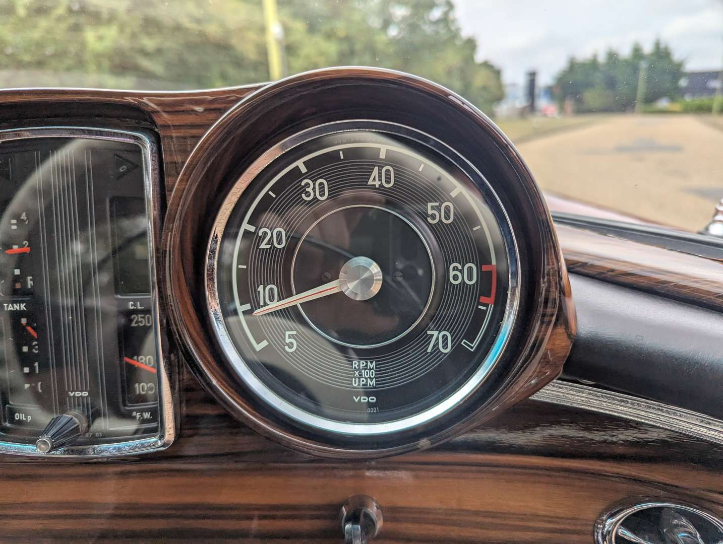 <p>1966 MERCEDES 300 SE COUPE</p>