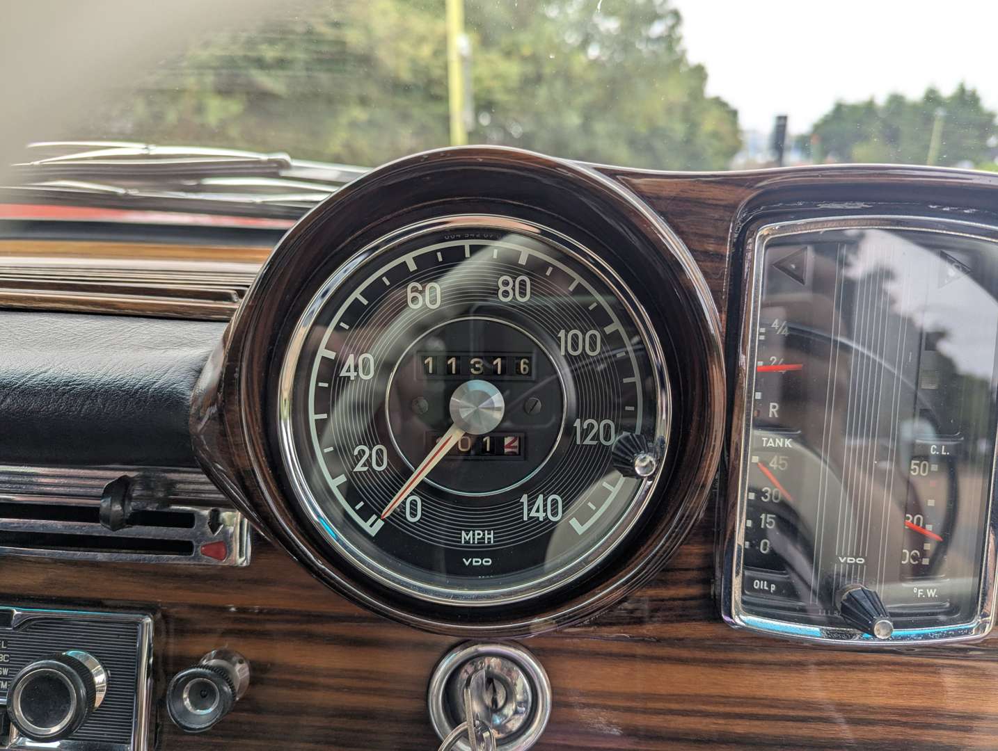 <p>1966 MERCEDES 300 SE COUPE</p>