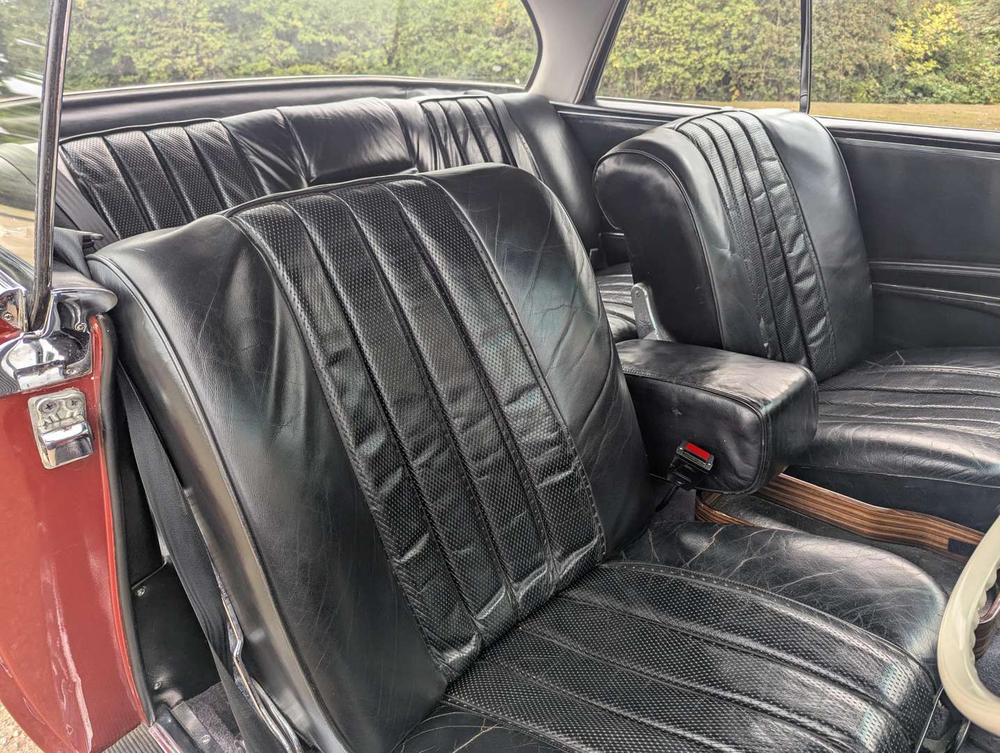 <p>1966 MERCEDES 300 SE COUPE</p>