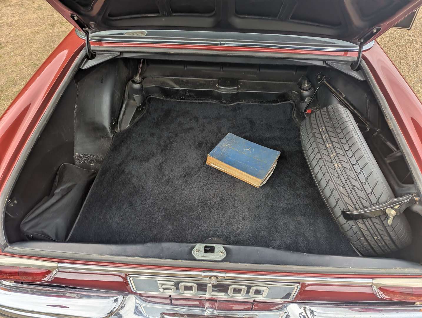 <p>1966 MERCEDES 300 SE COUPE</p>