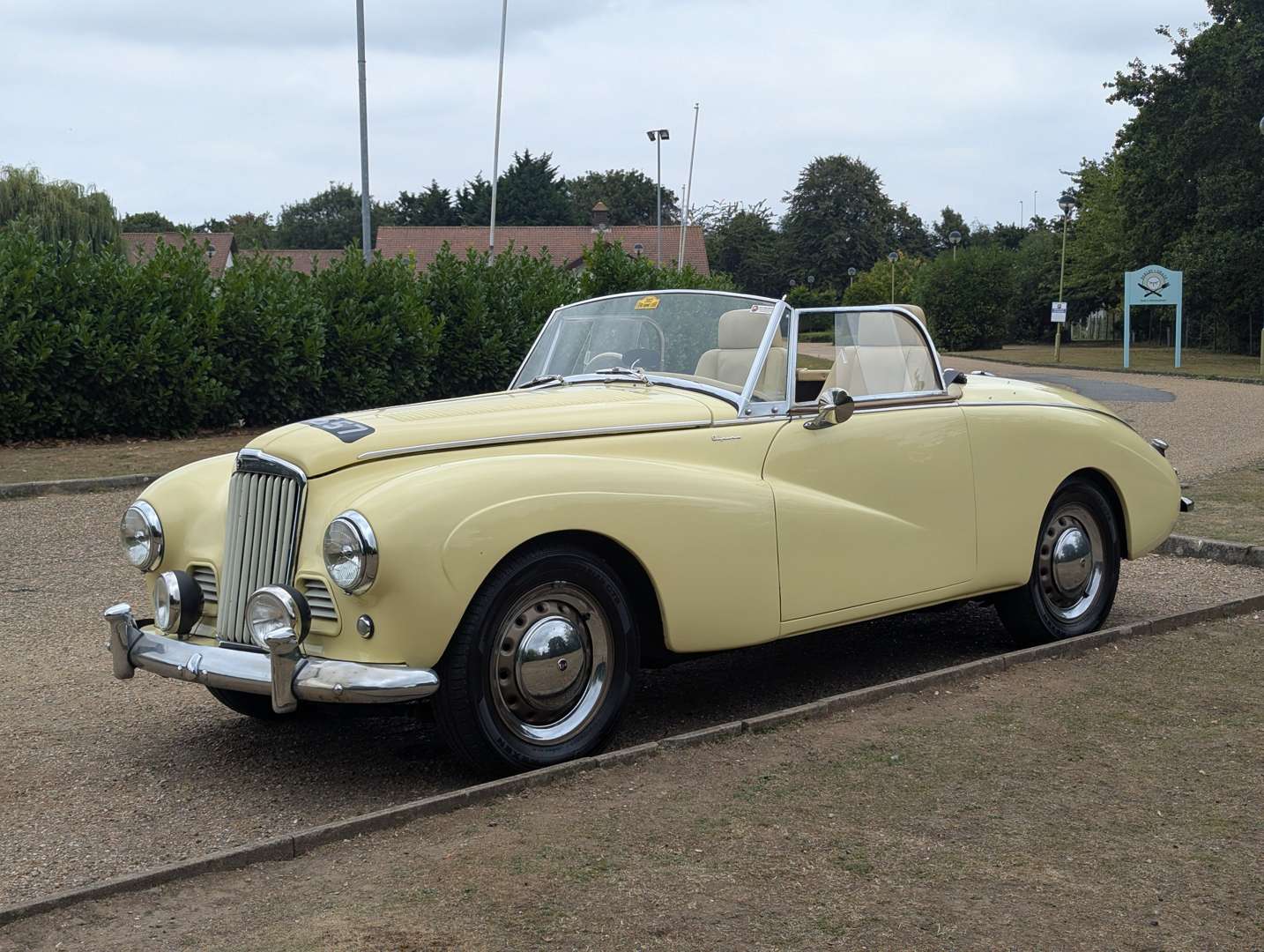 <p>1954 SUNBEAM ALPINE</p>