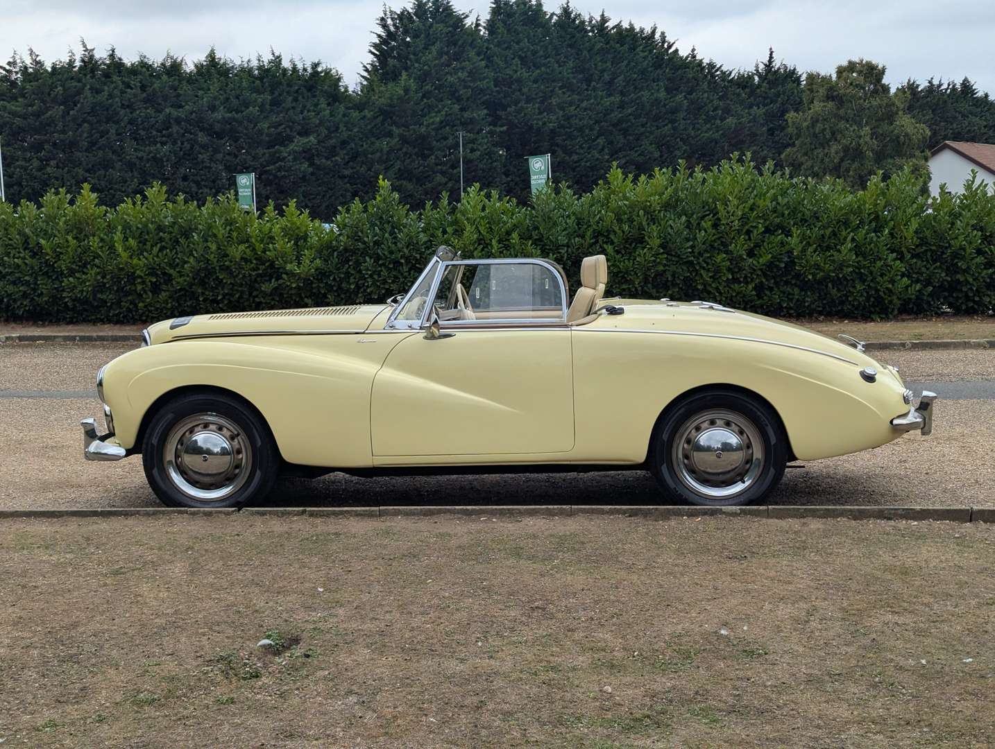<p>1954 SUNBEAM ALPINE</p>