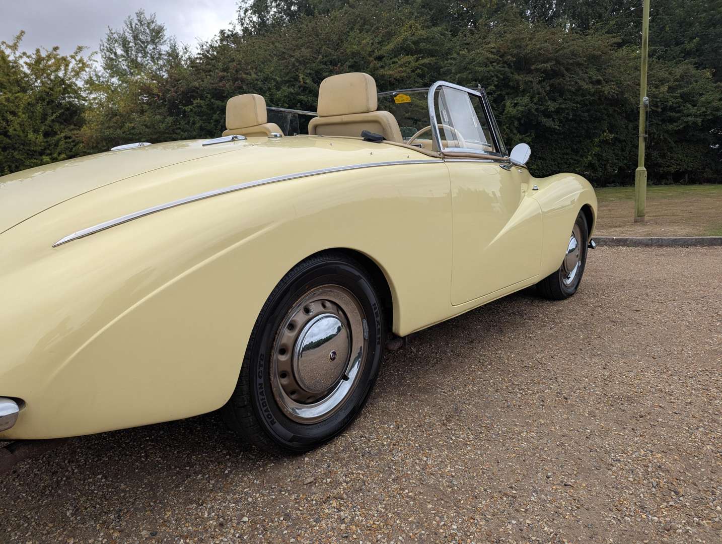 <p>1954 SUNBEAM ALPINE</p>