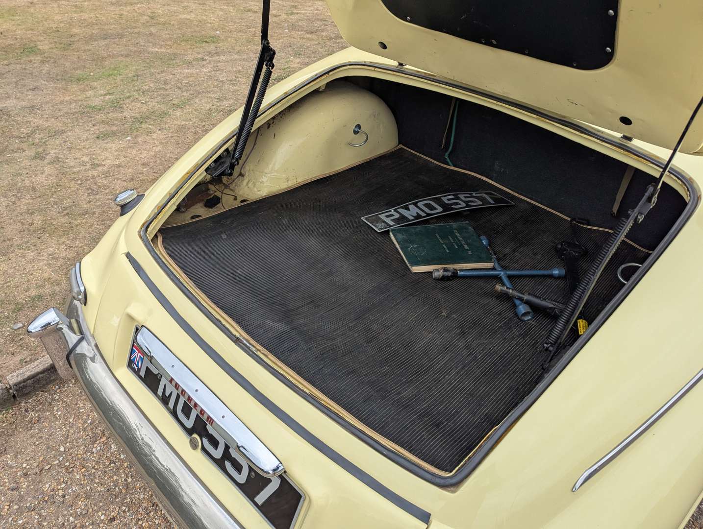 <p>1954 SUNBEAM ALPINE</p>