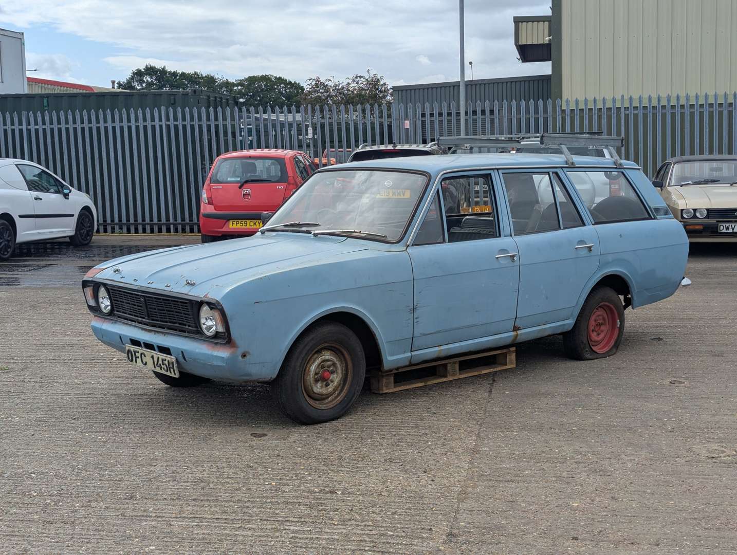 <p>1970 FORD CORTINA ESTATE</p>