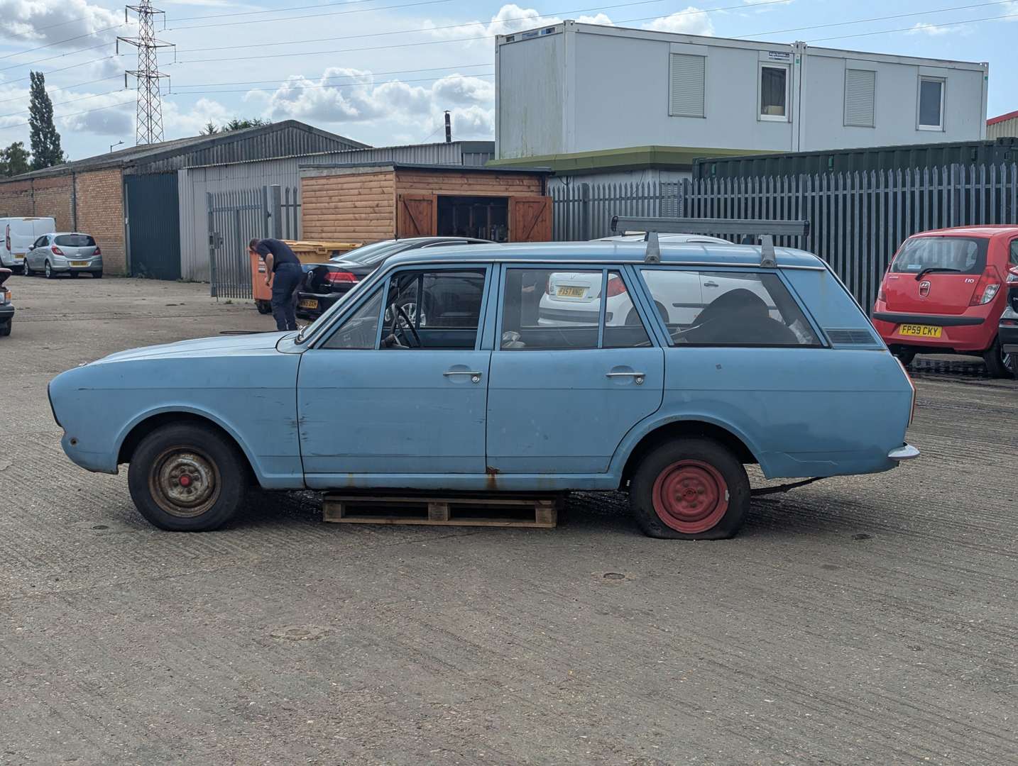 <p>1970 FORD CORTINA ESTATE</p>