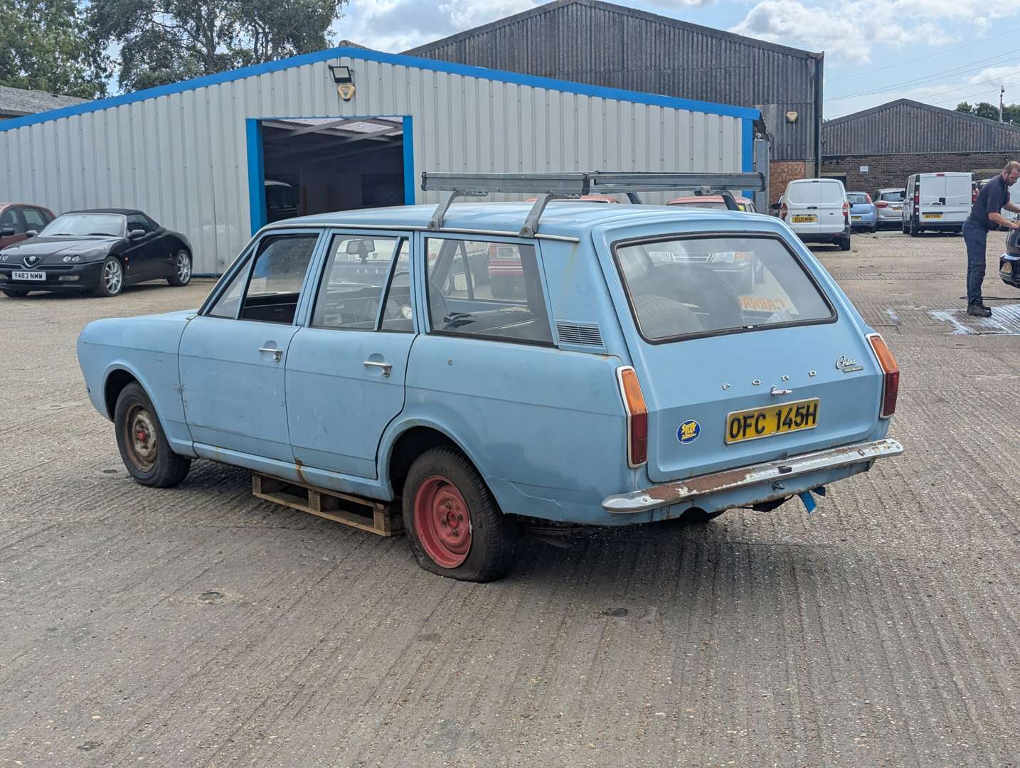 <p>1970 FORD CORTINA ESTATE</p>
