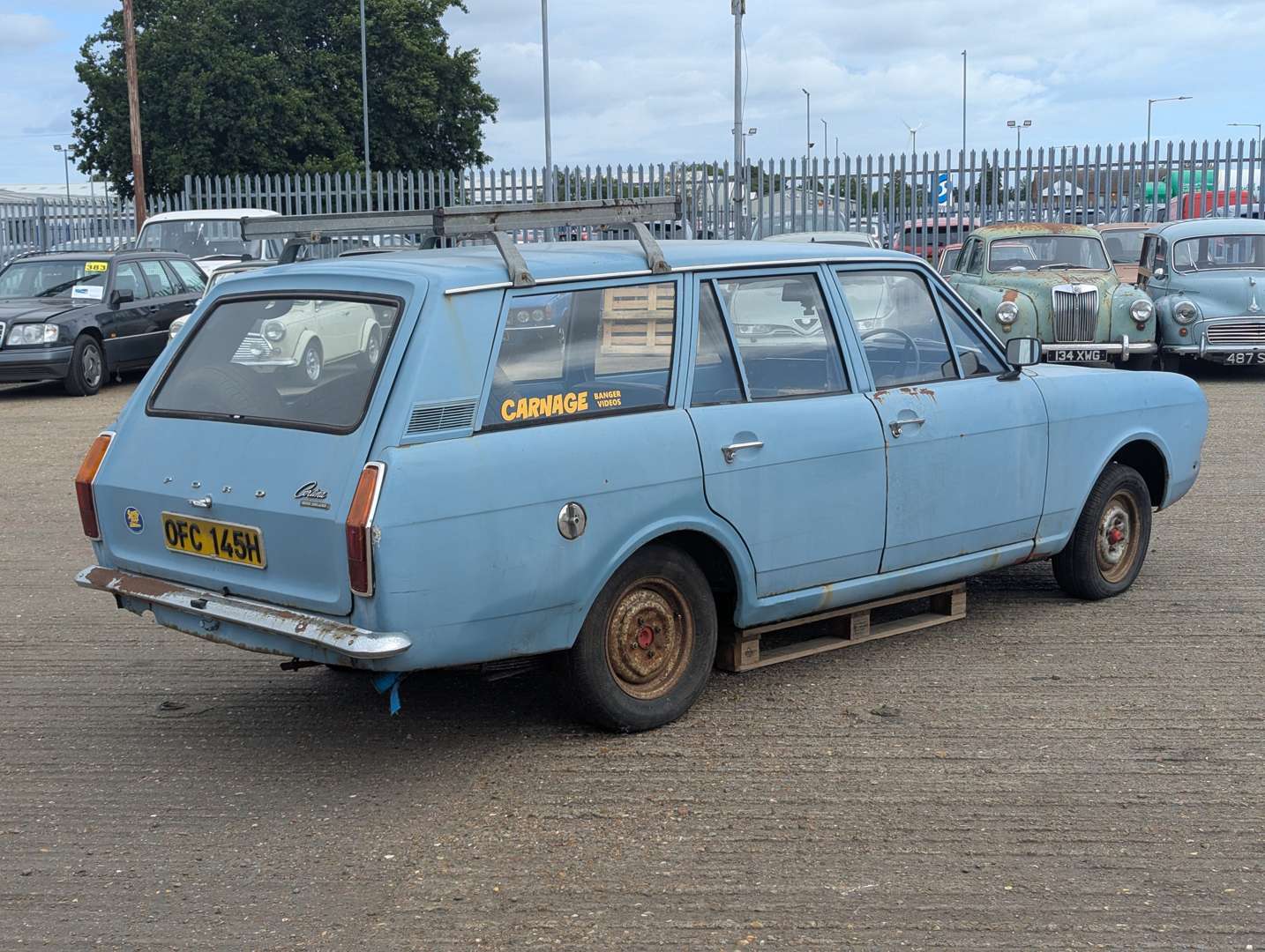 <p>1970 FORD CORTINA ESTATE</p>