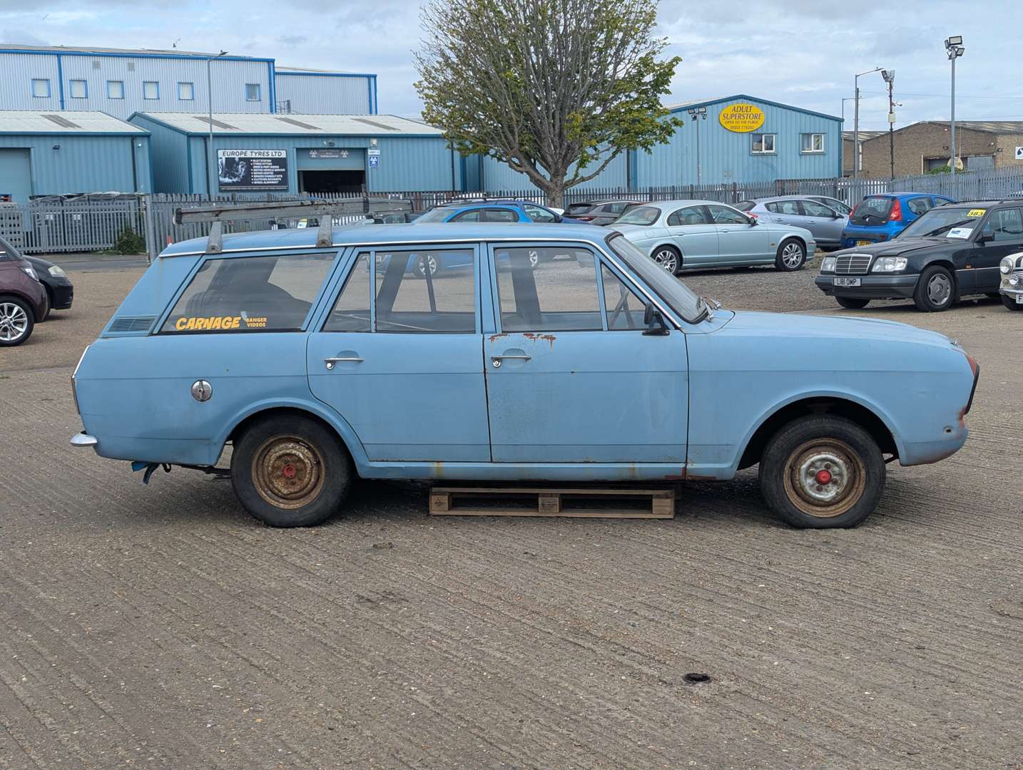 <p>1970 FORD CORTINA ESTATE</p>