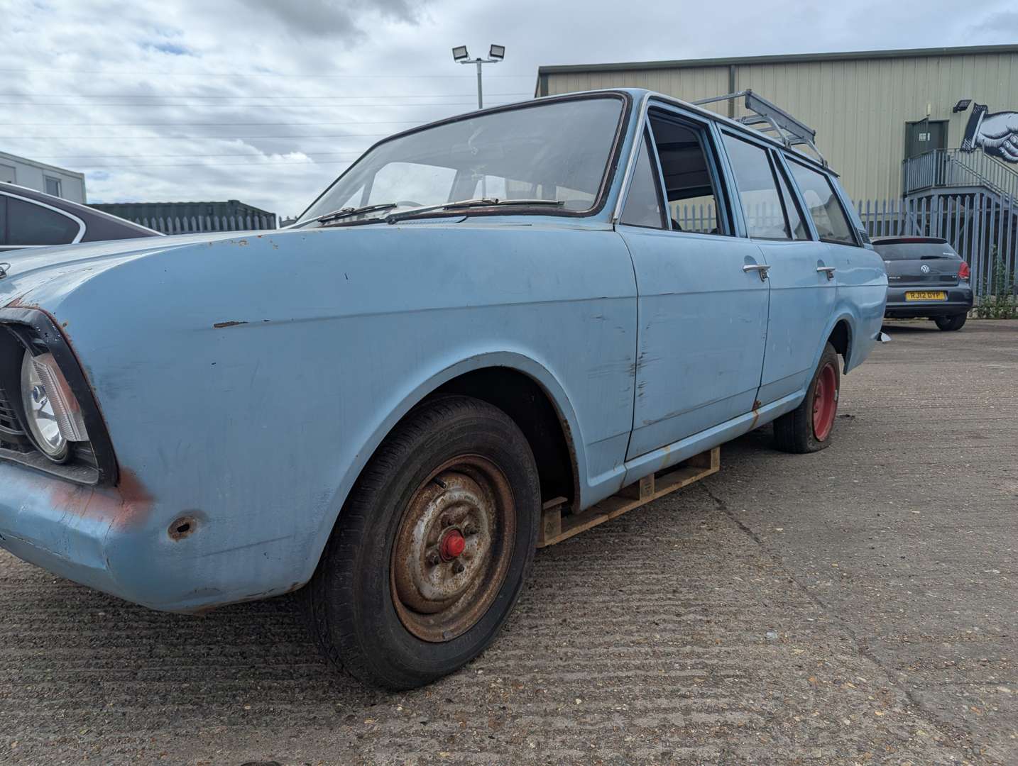 <p>1970 FORD CORTINA ESTATE</p>