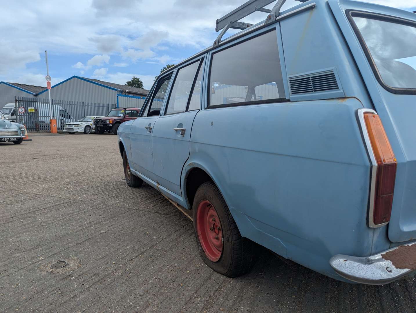 <p>1970 FORD CORTINA ESTATE</p>