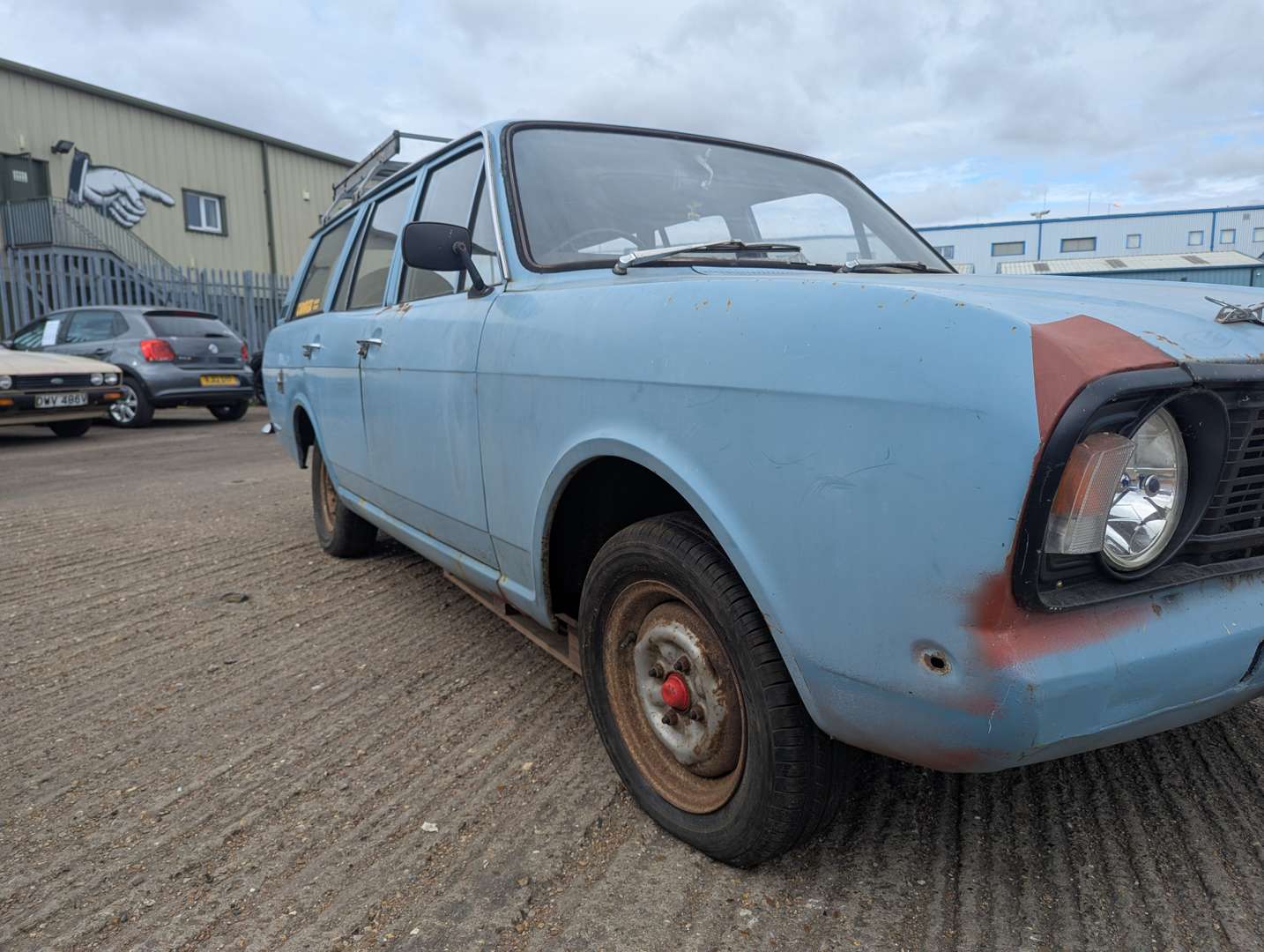 <p>1970 FORD CORTINA ESTATE</p>