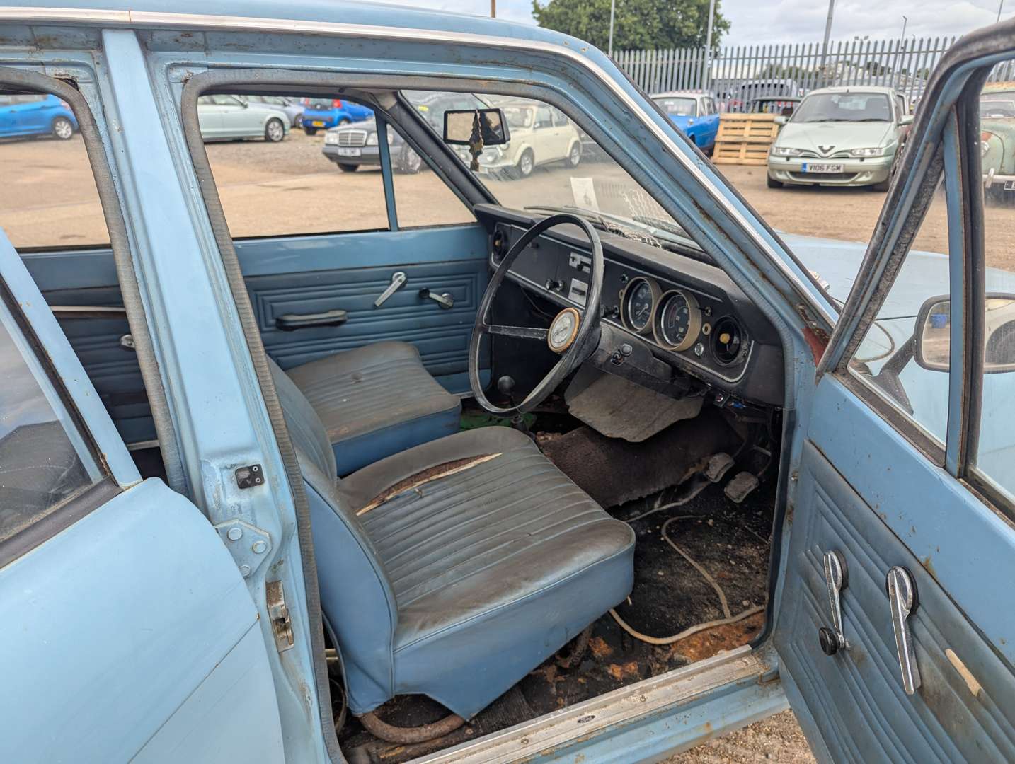 <p>1970 FORD CORTINA ESTATE</p>