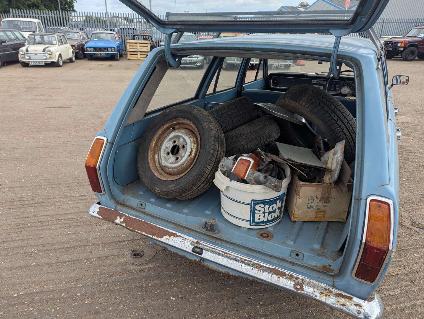 <p>1970 FORD CORTINA ESTATE</p>