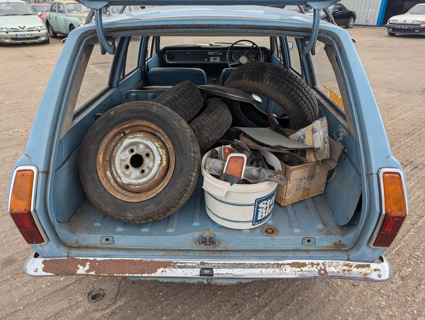 <p>1970 FORD CORTINA ESTATE</p>