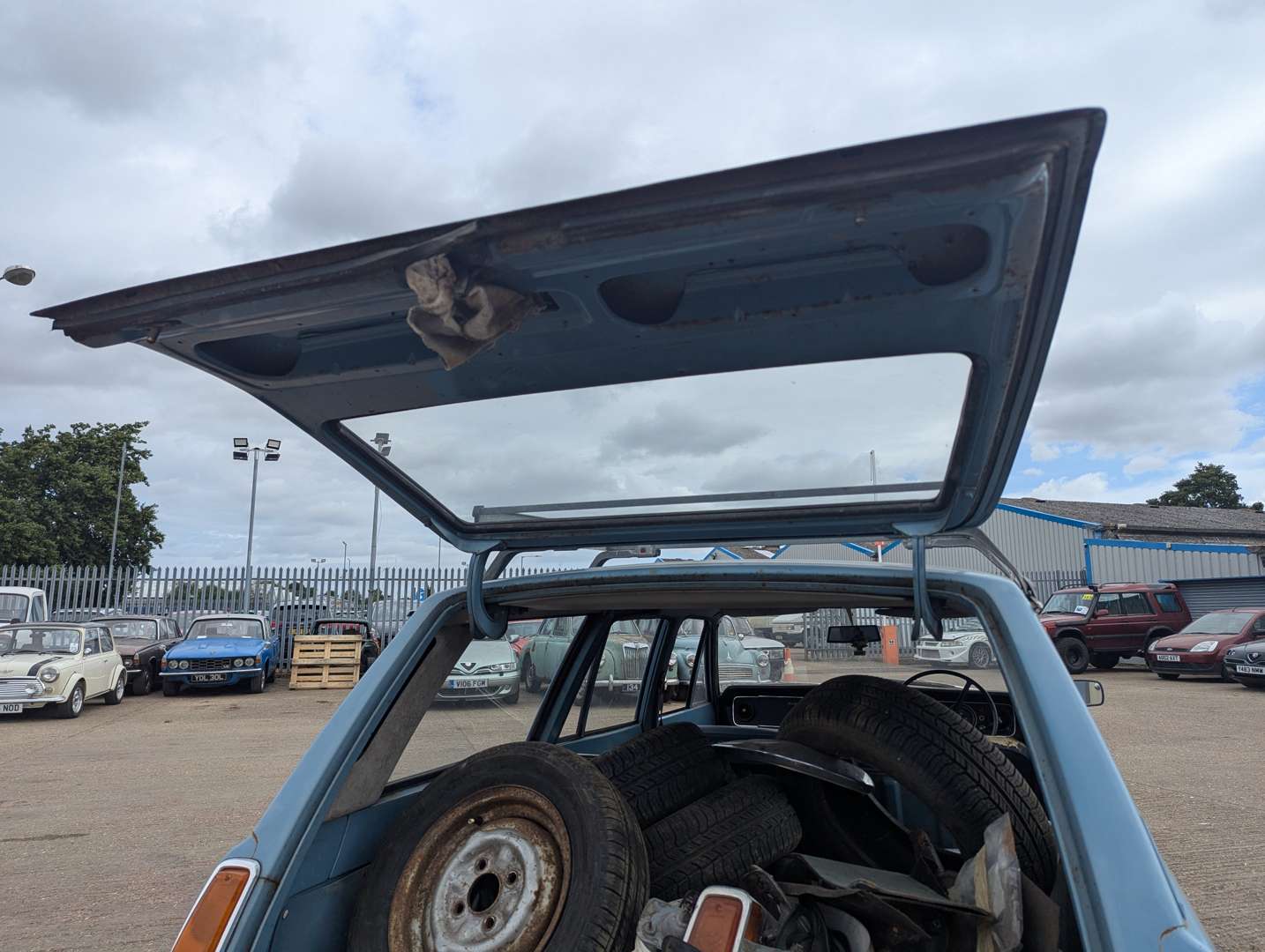 <p>1970 FORD CORTINA ESTATE</p>